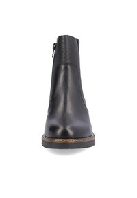 Bottines noires avec une finition en cuir lisse, tissu texturé sur la tige, et une fermeture éclair sur le côté. La semelle est durable avec un léger talon.