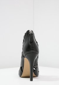 Bruno Premi Korolliset sandaalit - black