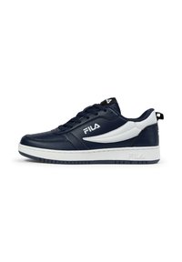 Marineblaue Sneaker mit weißen Akzenten, gefertigt aus synthetischem Material. Verfügt über eine Gummisohle, eine runde Zehenform und ein schnürbares Design. Logo an der Seite.