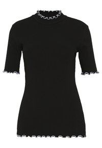 Top negro de manga corta con canalé y bordes con ribete blanco en el cuello, las mangas y el dobladillo.