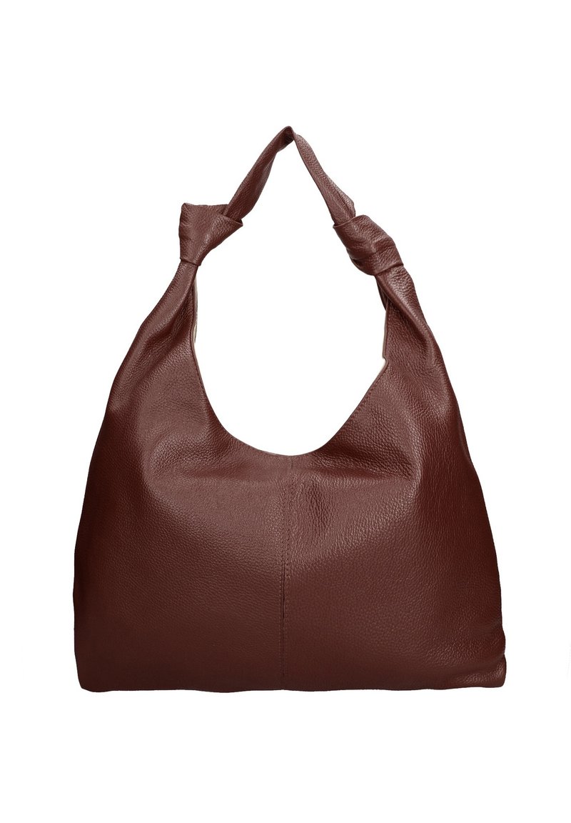 Sac à bandoulière en cuir marron souple avec un grand compartiment principal et une anse en corde nouée sur fond blanc.