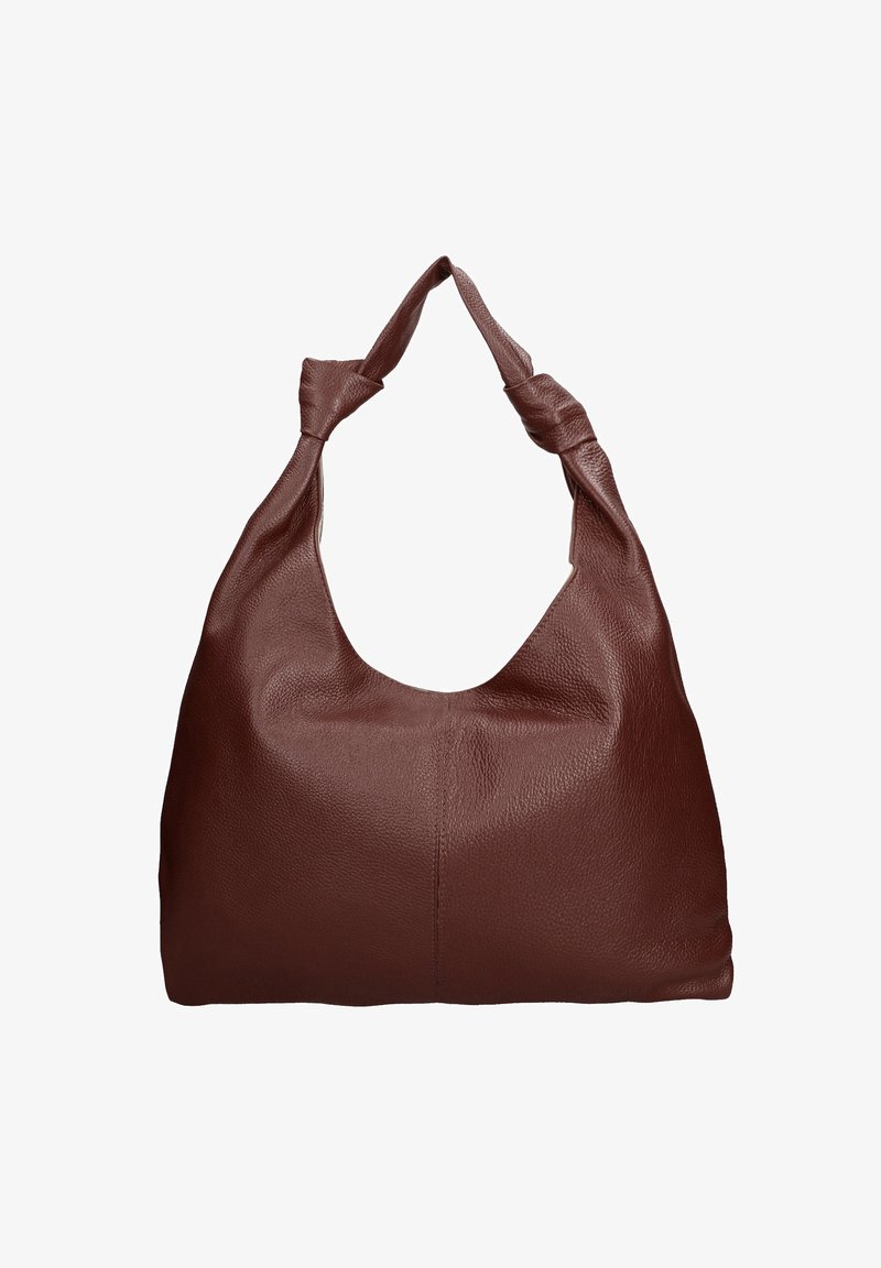 Sac à bandoulière en cuir marron souple avec un grand compartiment principal et une anse en corde nouée sur fond blanc.