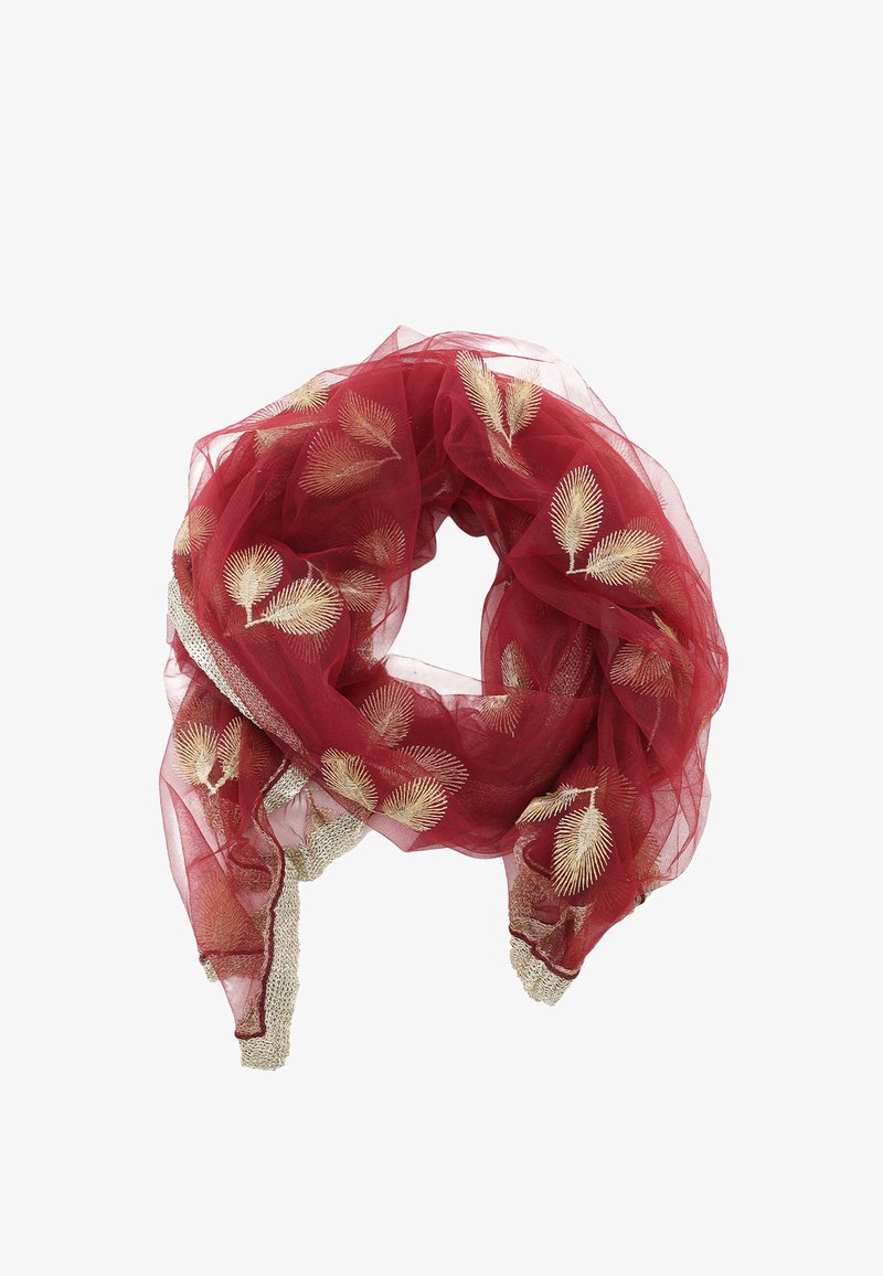 Foulard rosso trasparente con ricami di foglie dorate e un bordo argentato. Texture morbida e leggera, drappeggiato in una forma circolare.