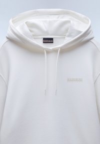 Felpa bianca in cotone con cappuccio regolabile, caratterizzata da un logo discreto ricamato sul frontale. Tessuto morbido e vestibilità comoda, design semplice.