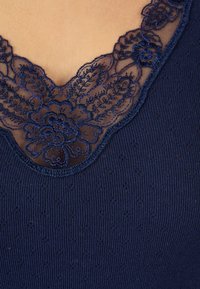 Damart AJOURÉE - Maglietta intima - bleu