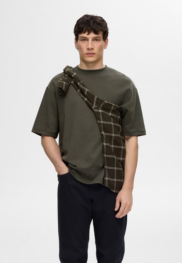 SLH LOOSE OSCAR O NECK TEE - Basic T-shirt - forest night