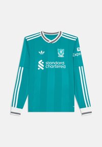 Ilgų rankovių džersis mėlynos spalvos su vertikaliomis juostelėmis. Savyje turi juodai baltus akcentus, Adidas logotipą ir tekstą "Standard Chartered" fronte.