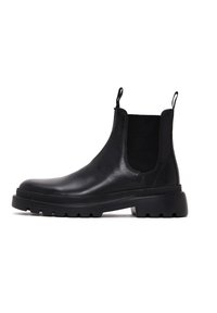 Bottines Chelsea en cuir noir avec des panneaux élastiques sur les côtés, des languettes de tirage et une semelle en caoutchouc épaisse avec un motif texturé. Design classique à hauteur de cheville.