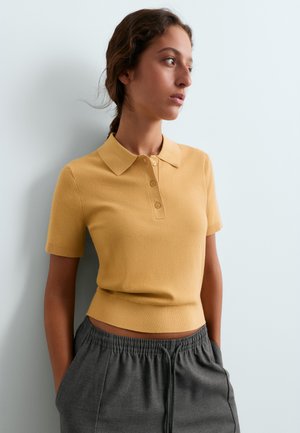 OYSHO, SHORT-SLEEVED BUTTON KNIT POLO SHIRT - Polo shirt - ochre