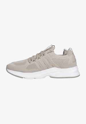 Helle beige Strickstoff-Sportschuhe mit Schnürung an der Vorderseite, Schlaufen an Zunge und Ferse sowie dicker, weißer Dämpfungssohle.