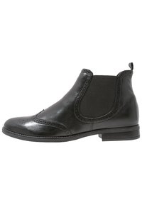 Sorte læder Chelsea støvler med elastiske sidepaneler, brogue-detaljer på tæerne og en lav hæl. Glat tekstur og strømlinet design.