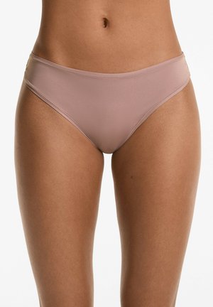 Helles rosa Bikini-Unterteil aus glattem Stoff mit einem niedrigen Schnitt. Verfügt über eine nahtlose Kante und einen minimalistischen Stil, geeignet für Badebekleidung.