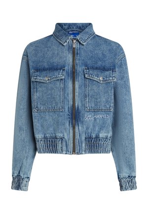 Jeansjacka i ljusblått med dragkedja framtill, två bröstfickor och elastiska ärmslut. Har "KARL LAGERFELD JEANS" broderat på framsidan.