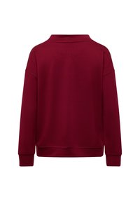 Dunkelroter Pullover mit langen Ärmeln, geradem Saum und weitem Kragen, von hinten auf weißem Hintergrund gezeigt.