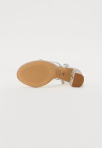 ALDO CHICGLOW  PILLOW WALK - Sandale s visokom petom - silver