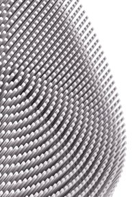 Gekrümmte Oberfläche, bedeckt mit gleichmäßig angeordneten, parallelen zylindrischen Stäben, die ein wellenförmiges Muster in Graustufen erzeugen.