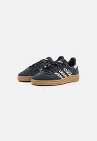 adidas Originals HANDBALL SPEZIAL - Trainers - core black/wonder white/gum
