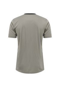Kortærmet, grå atletisk T-shirt med rund halsudskæring. Glat tekstur og et enkelt design, der har en kontrasterende sort krave.