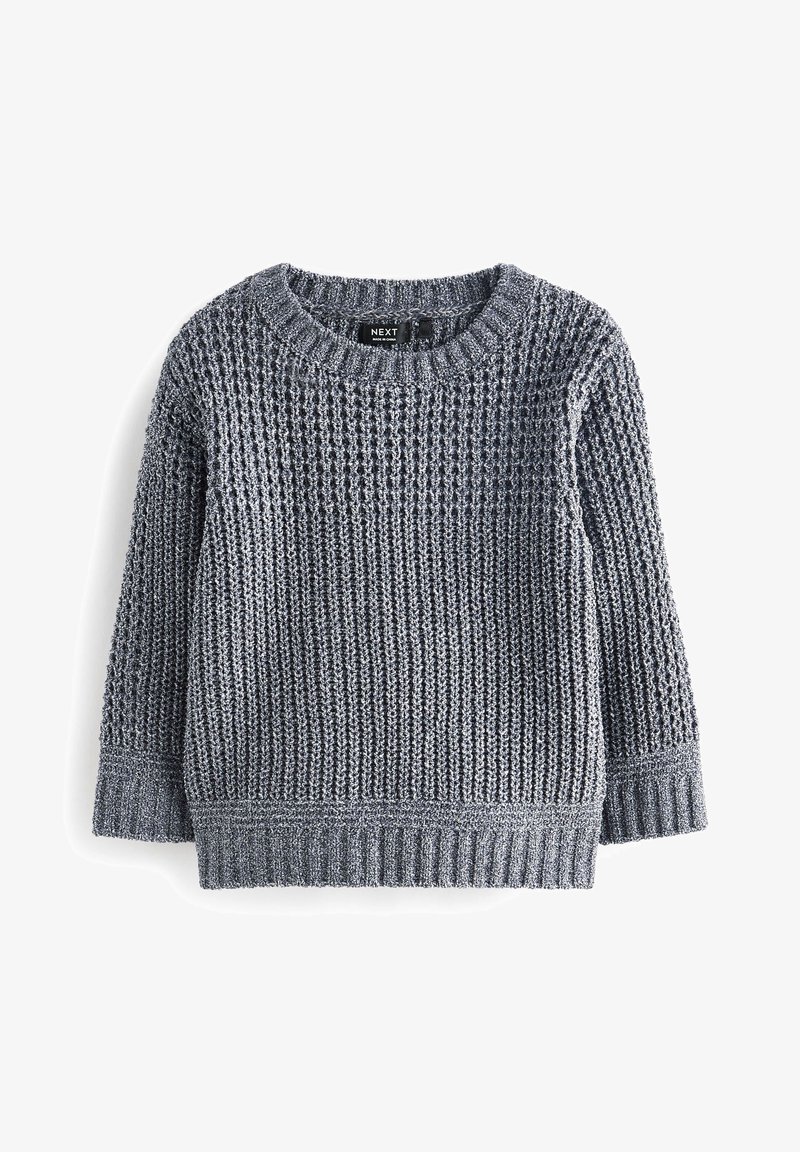 Pull gris tricoté à col rond avec un motif en points texturés, manches longues, poignets et ourlet côtelés, présenté à plat.