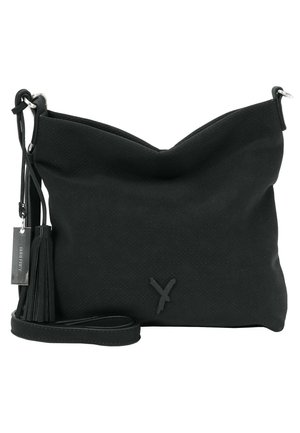 Borsa a spalla nera con superficie testurizzata, parte superiore arcuata, tracolla corta e dettaglio a frangia. Caratterizzata da un design minimalista e un accento con logo.