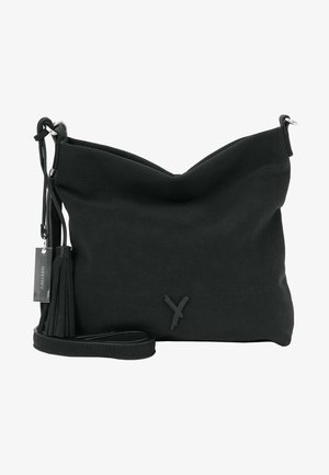 Czarna torba na ramię o teksturowanej powierzchni, zaokrąglonym topie, krótkim pasku i detalach z frędzlami. Posiada minimalistyczny design oraz akcent z logo.