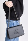 SCULPTED FLAP25 DEBOSS - Borsa a tracolla - black