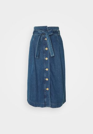 Jupe midi en denim bleu taille haute avec boutons à l'avant et ceinture nouée à la taille.