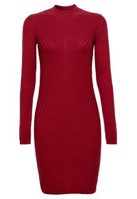 Rotes Strickkleid mit hohem Kragen, langen Ärmeln und einer figurbetonten Silhouette, die über eine gerippte Textur und diagonale Muster verfügt.