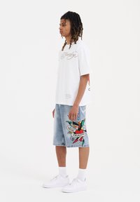 Ed Hardy TRUE TILL DEATH - Farkkushortsit - bleach
