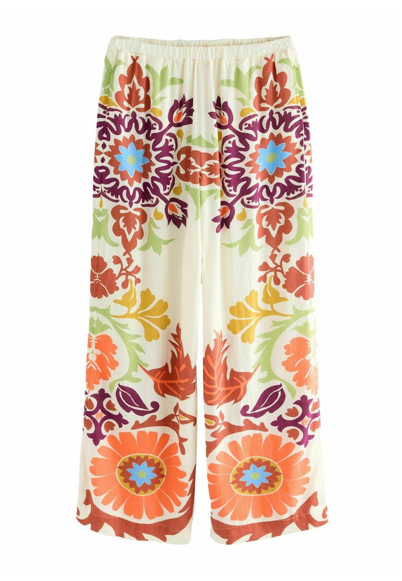 Pantaloni larghi e leggeri con uno sfondo crema. Presentano motivi floreali e geometrici vivaci in arancione, viola, verde e blu.