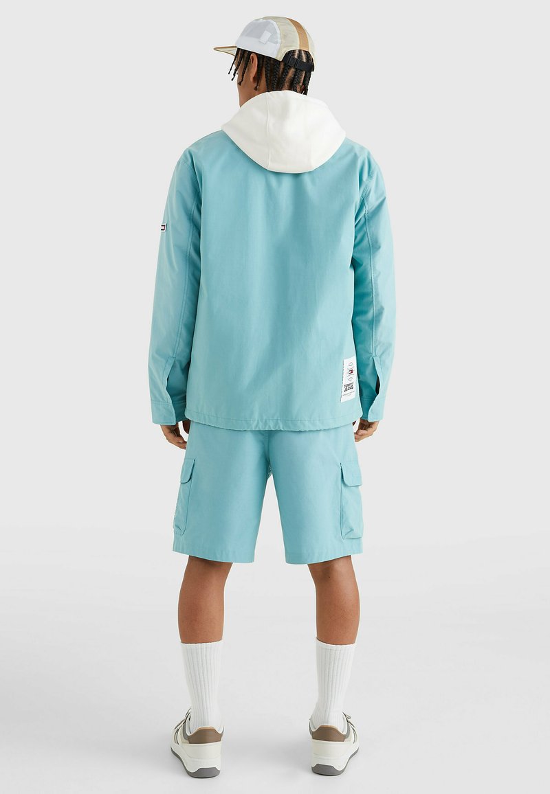 Tommy Jeans Lehká bunda - crest