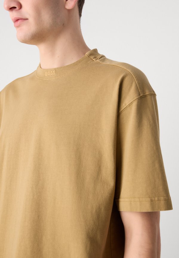 DYE - Basic T-shirt - medium beige2