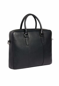 Schwarze Leder-Laptoptasche mit zwei oberen Griffen, Reißverschluss, rechteckiger Form, glatter Textur und sichtbaren Stitching-Details.