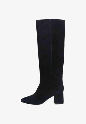 Bottes en suede bleu marine montant jusqu'aux genoux, avec un talon carré et un bout pointu. Texture lisse, design minimaliste, sans matériel ou accents visibles.