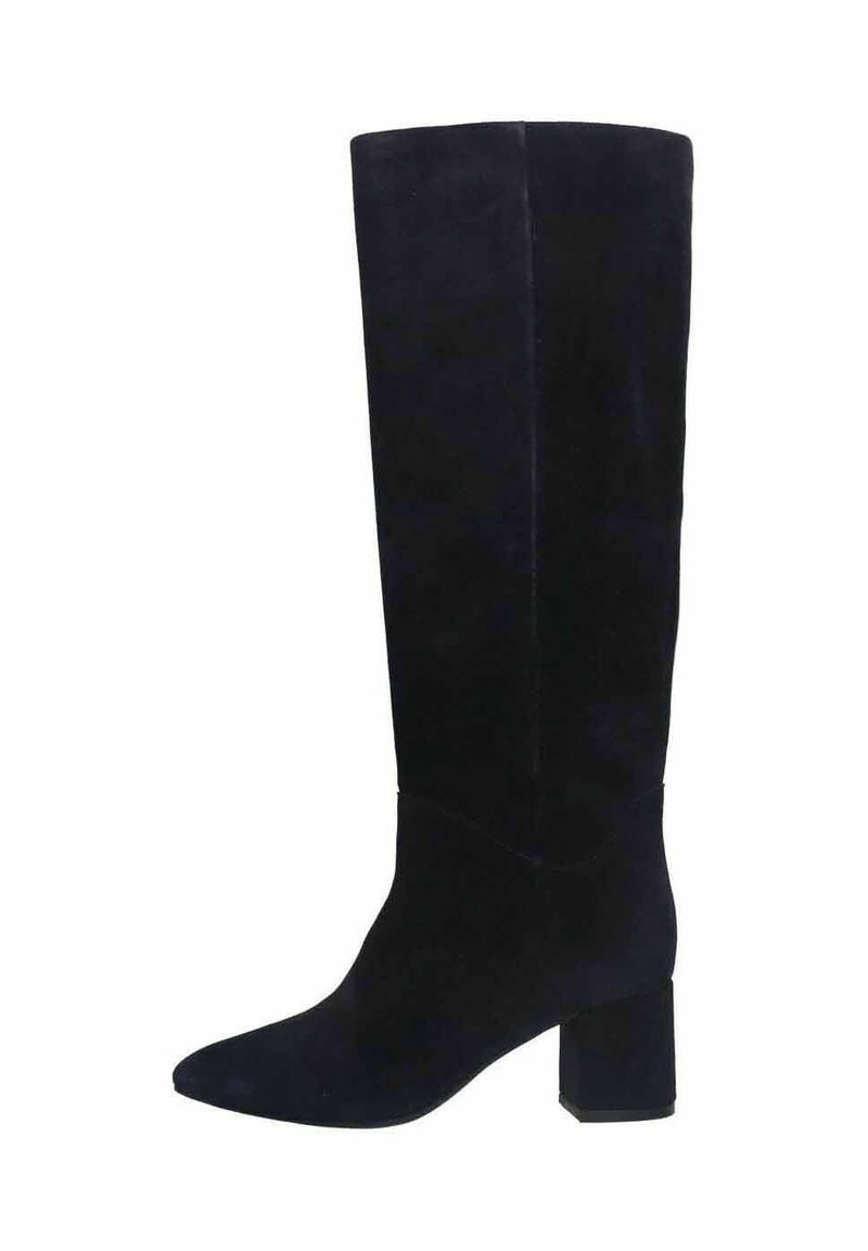 Stivali in suede blu scuro al ginocchio con tacco a blocco e punta affilata. Texture liscia, design minimal, senza hardware o dettagli visibili.
