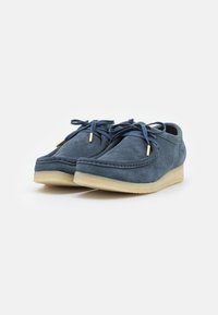 Clarks Originals WALLABEE - Sapatos de atacadores - blue