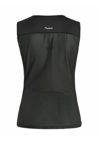 Czarny bezrękawnik z siatkowym tyłem, wykonany z lekkiego materiału. Na dekolcie widnieje nazwa marki "Protest" w kolorze białym.