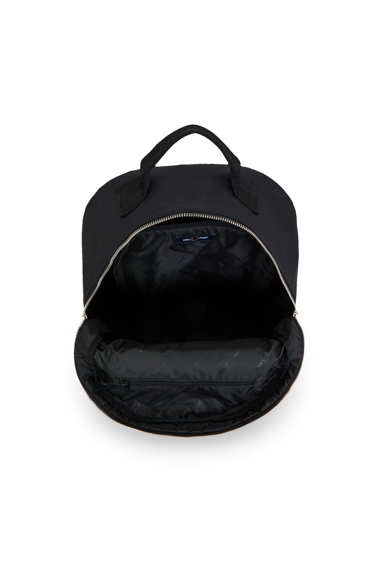 fred perry mini backpack Classic Barrel Bag L9256-X88 have for those who appreciate quality and classic design Fred Perry BRENTHAM UNISEX -