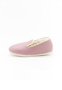 Pantofole di stoffa rosa con interno morbido, design a profilo basso, fodera bianca e suola testurizzata per una migliore aderenza. Forma semplice e arrotondata.