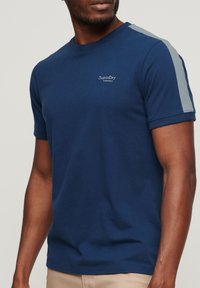 Superdry & Co ESSENTIAL LOGO RETRO - Camiseta estampada - pilot mid blue china blue