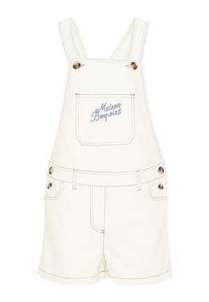 Salopette corta di jeans bianco con cuciture blu, bottoni in metallo, taschino frontale ricamato con "Maison Bonpoint."