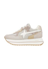 Sneakers con un mix di rete crema, scamosciato beige e dettagli metallici. Presentano una stella bianca, una soletta bianca spessa e una suola a zigzag.