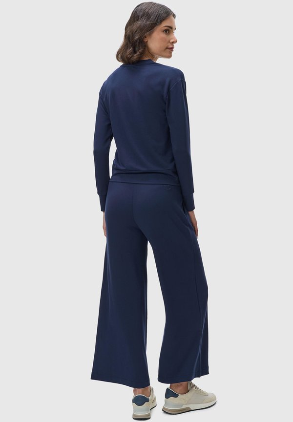 SET - Trainingsanzug