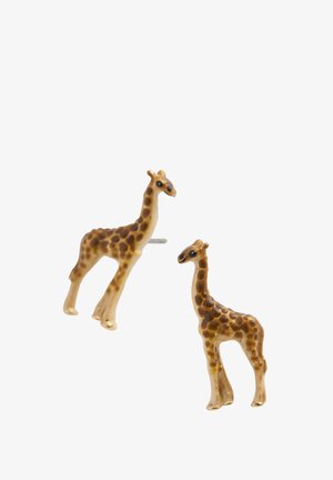 Giraffe-vormige oorbellen gemaakt van keramiek; goudbruin met donkere vlekken; gedetailleerde gezichtskenmerken en zwarte ogen; metalen steunen voor bevestiging.