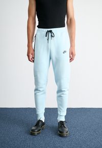 Nike Sportswear TECH JOGGER - Träningsbyxor - glacier blue