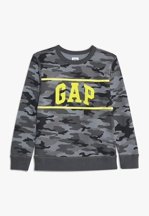 Bluza dziecięca z długim rękawem i okrągłym dekoltem, z szaro-czarnym wzorem moro oraz żółtym logo "GAP" między dwoma żółtymi liniami.