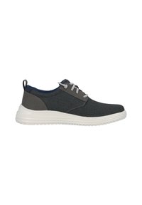 Scarpe da ginnastica da uomo in tessuto a maglia grigia con accenti grigi, suola bianca e lacci grigi; presentano una punta rotonda e un tallone imbottito.