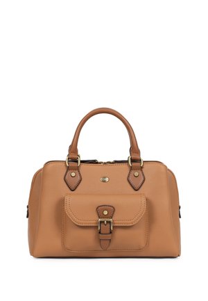 Borsa a mano in pelle color cuoio con tasca frontale chiusa da una fibbia, doppio manico superiore e dettagli in metallo dorato.