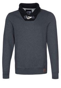 Felpa grigia con colletto a scialle, dotata di una patta nera testurizzata sul collo e dettagli in corda. Include un'etichetta con logo nella parte inferiore.