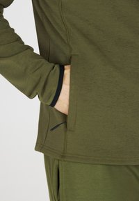 Endurance MIDLAYER DEERTO - Sweater met rits - olijf